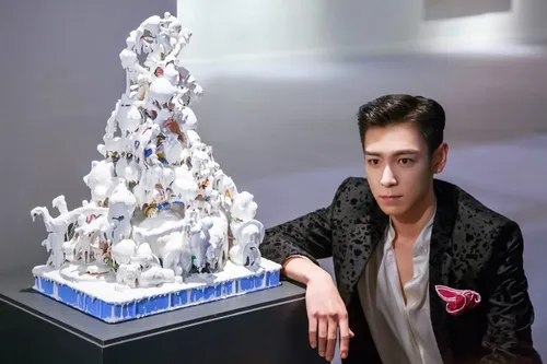 From RM to G-Dragon, 8 K-pop Boy Band Idols Who Collect Art