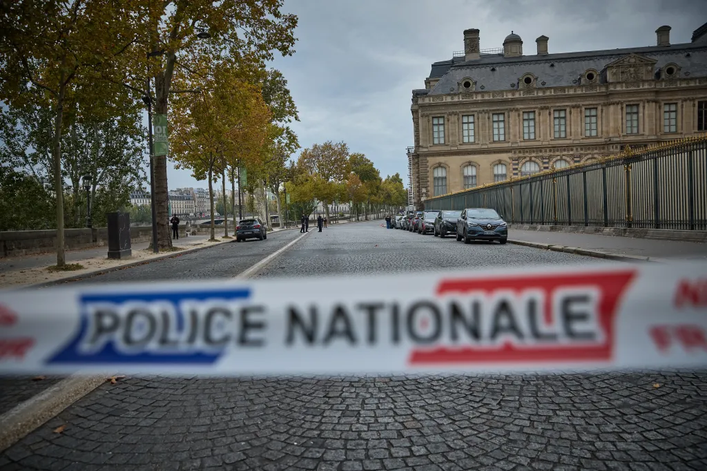 Paris Investigators Say Stolen Louvre Jewels Were Hidden in Parking Lot as Thieves Ditched Getaway Vehicles