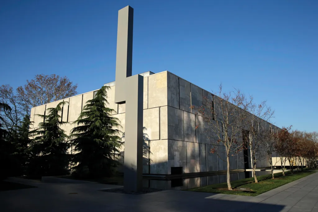 Barnes Foundation’s New COO, Heritage Reports $2.2 Billion in Sales for 2025, and More: Industry Moves for January 9, 2026