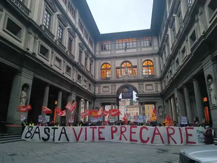 Uffizi Workers Protest With Flags and Flares Against ‘Precarious Lives’