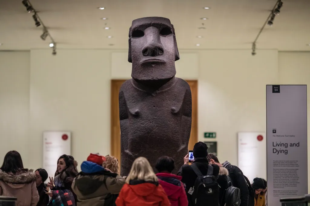 Newly Unearthed Documents Propose That the Easter Island Head Was Not Stolen