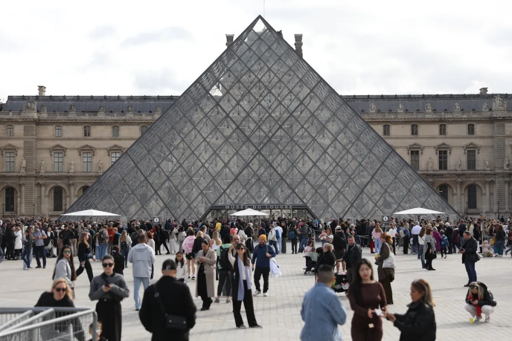 Louvre Faces €10M Loss After Decades-Long Ticket Fraud Busted