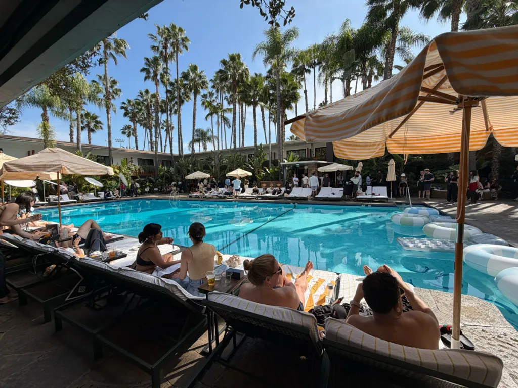 At Frieze Los Angeles’s Satellite Fairs, Galleries Wait For the Crowds to Roll In