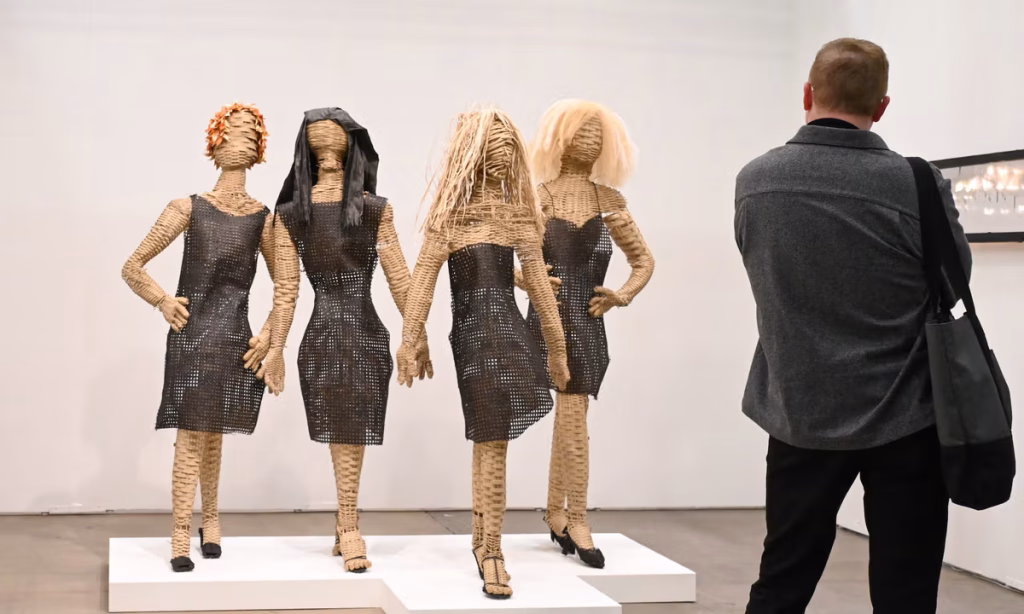 Expo Chicago’s local focus pays off as Midwestern collectors, institutions buoy sales – The Art Newspaper