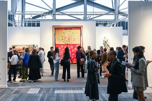 $2.2 million El Anatsui work leads Frieze New York 2026 sales.