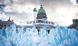 Giant glacier painting disappears from Argentina’s presidential palace after new law passes loosening protections for these icy regions – The Art Newspaper