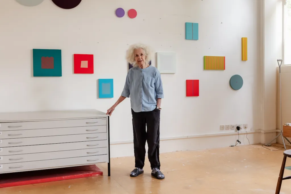 Tess Jaray, Influential Painter of Understated Abstractions, Dies at 88