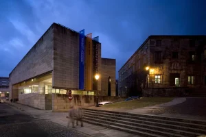 Fracas Over Appointment of Spanish Art Center Director, A Film About the Louvre Heist, and More: Morning Links for May 28, 2026