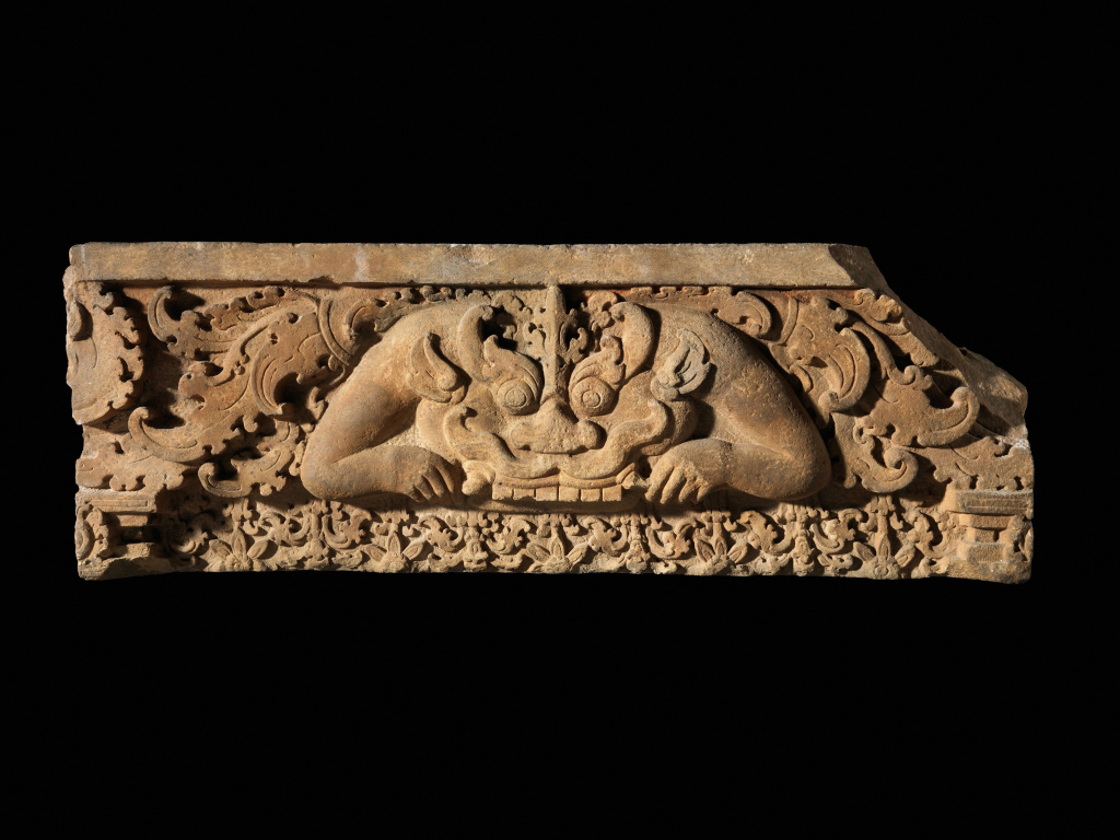 Metropolitan Museum of Art Repatriates Two Khmer Sculptures to Cambodia