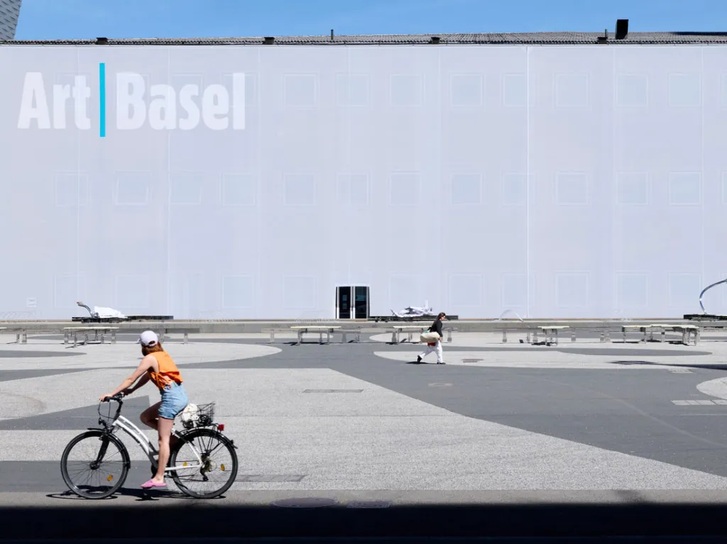 First Day of Art Basel Stronger Than Last Year, Anti-Putin Artist Killed, and More: Morning Links for June 17, 2026