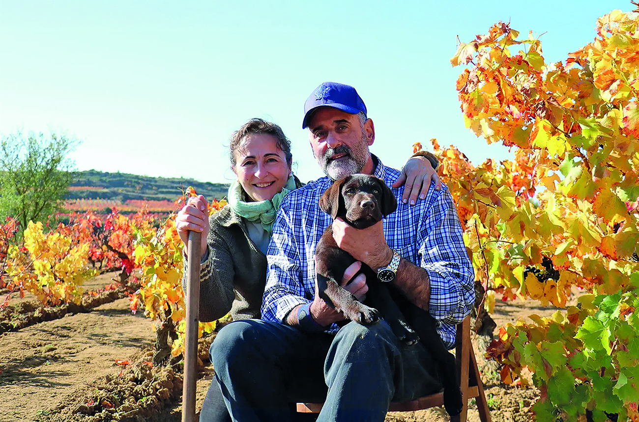 Maite Fernández and Abel Mendoza in a vineyard