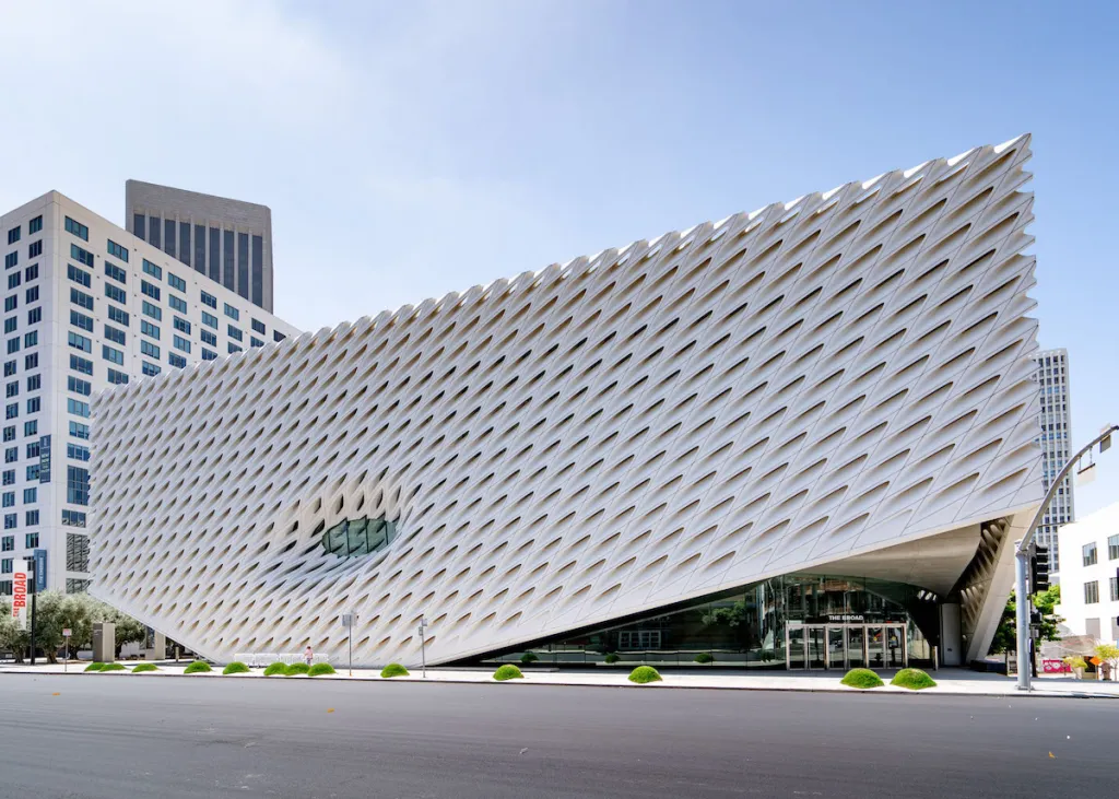 More Pressure on the Smithsonian, Yoko Ono’s “Cut Piece” Revisited at the Broad, and More: Morning Links for July 15, 2026