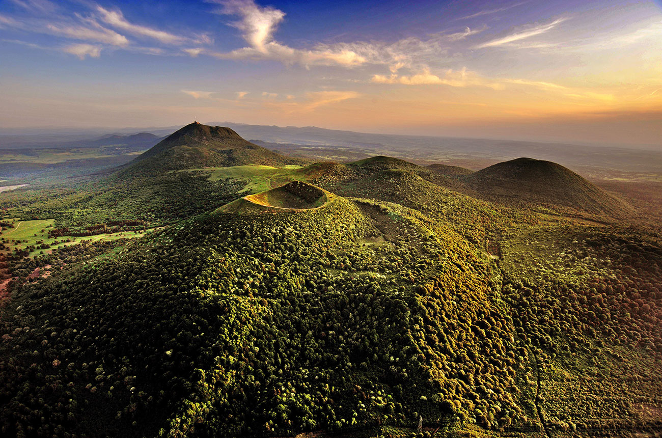 Chaine-des-Puys-Auvergne©Denis-POURCHER.jpg