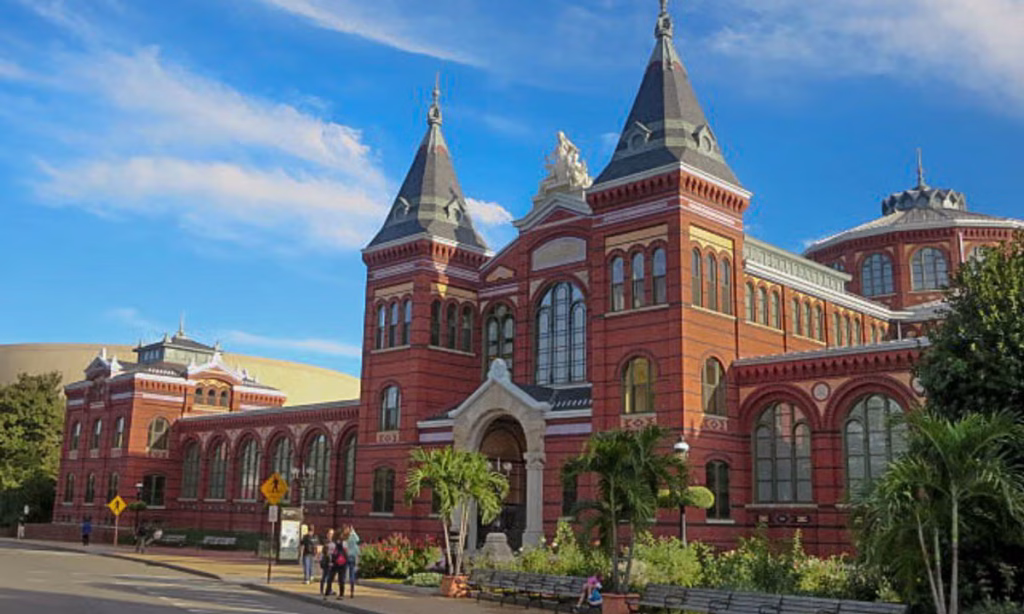 Smithsonian races to finalise site for national Latino museum – The Art Newspaper