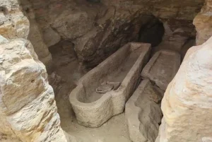 Egyptian Archaeologists Uncover Three Ancient Tombs at Bahariya Oasis