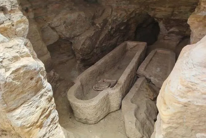 Egyptian Archaeologists Uncover Three Ancient Tombs at Bahariya Oasis