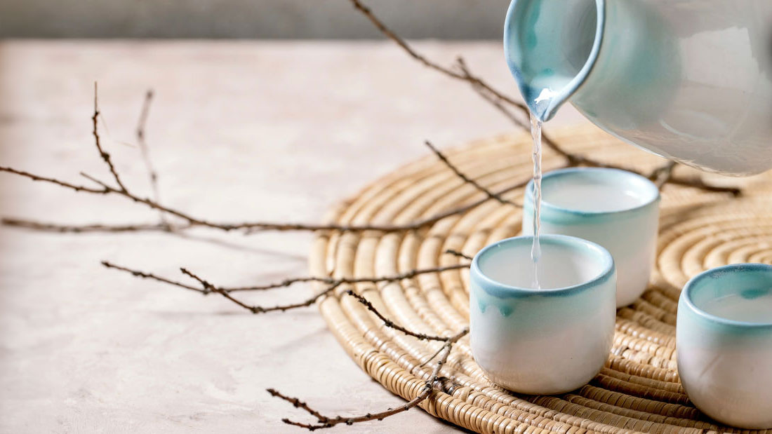Sake jug and cups