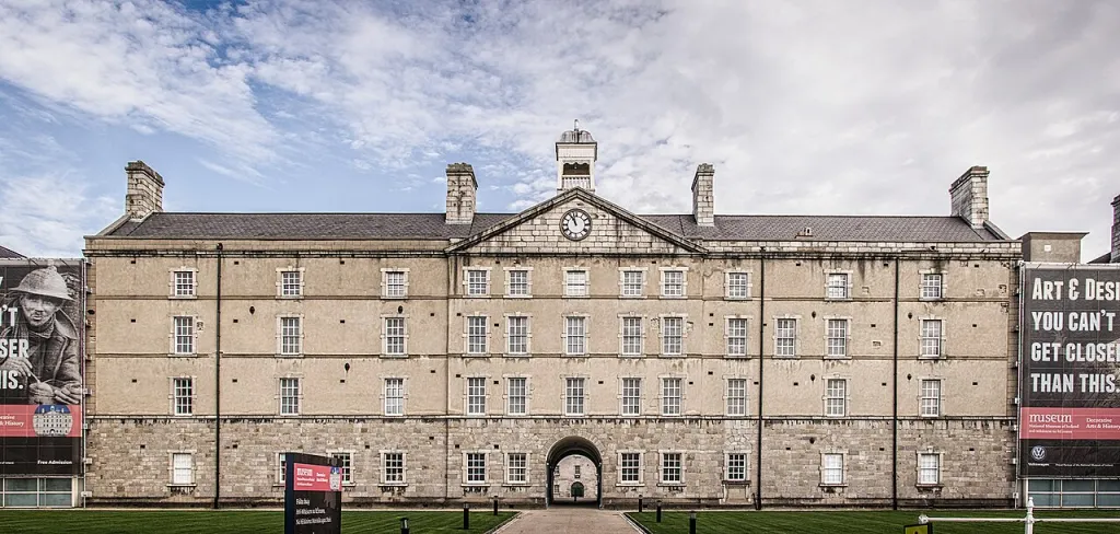 National Museum of Ireland Employee Charged with Possession of Military-Grade Explosive, Artist Gao Zhen Receives Three-Year Prison Sentence, The Venice Film Festival Defends Inclusion of Russian-born Filmmaker, and More: Morning Links for August 26, 2026
