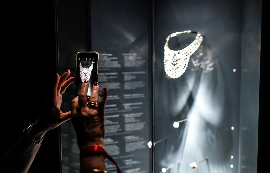 $4.3 M. Van Cleef & Arpels Necklace Stolen From Vienna Museum
