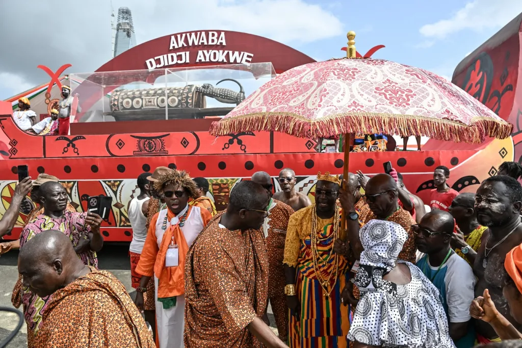 Looted Ivorian “Talking Drum” Arrives at Its Home Village After More Than a Century
