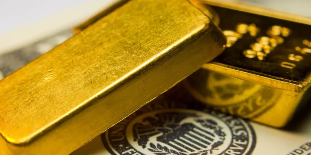 Fed’s Hawkish Hold Splits Metals: Gold Gains, Silver Falls