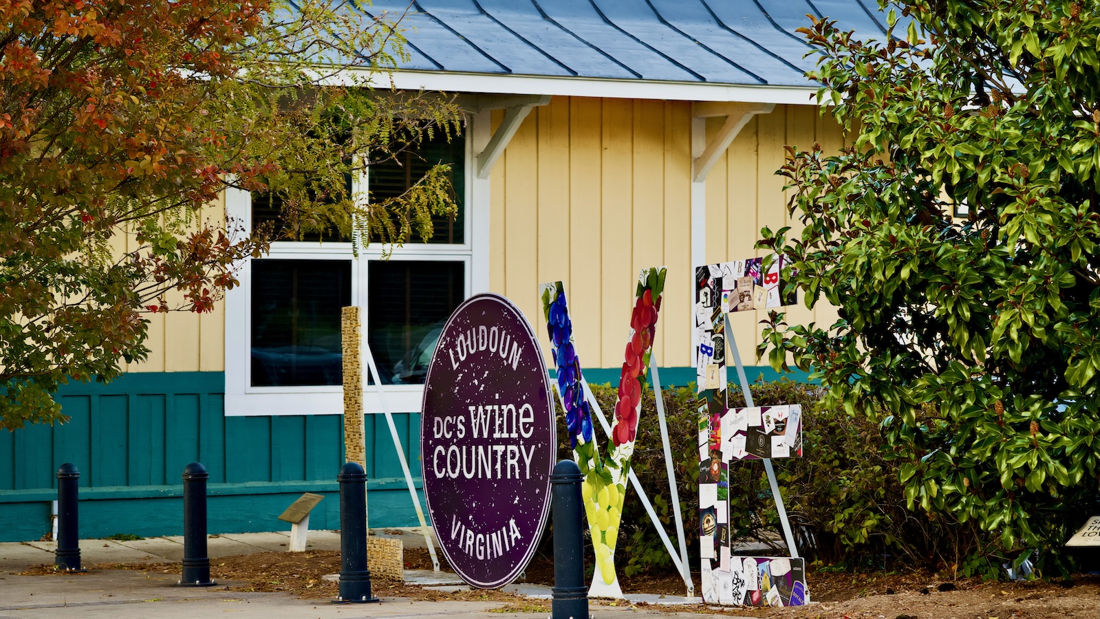 A sign saying 'D.C's Wine Country, Loudoun, Virginia